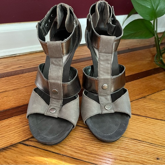 Nine West metallic leather 7-1/2 heels - Picture 3 of 6